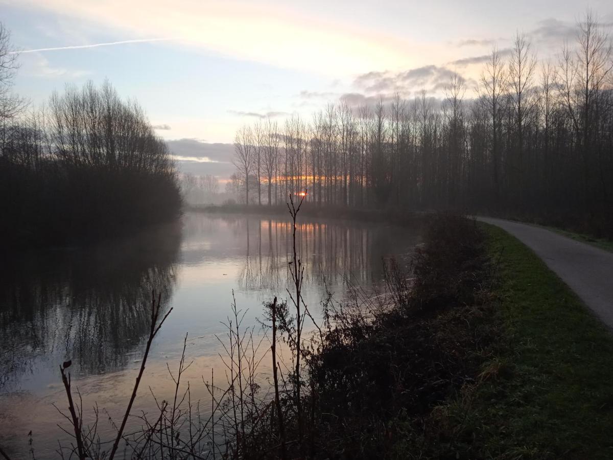 Aux 10 Ponts - Gite Aux Abords Du Fleuve La Somme - La Mer A 30 Min - La Nuit Pour 6 Voyageurs エクステリア 写真