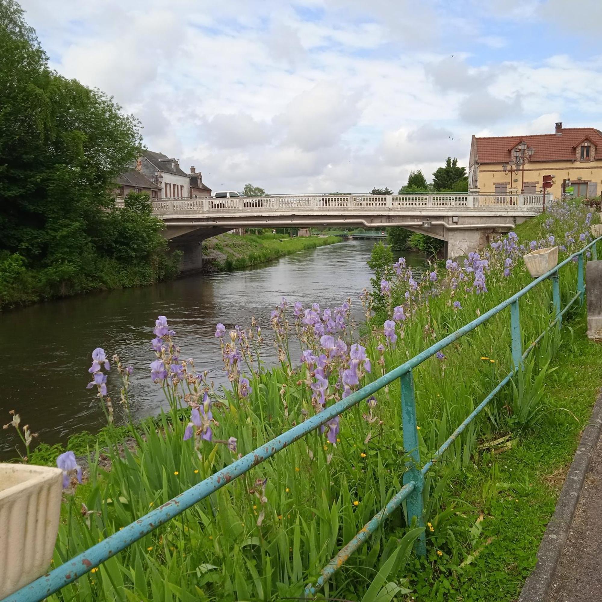 Aux 10 Ponts - Gite Aux Abords Du Fleuve La Somme - La Mer A 30 Min - La Nuit Pour 6 Voyageurs エクステリア 写真