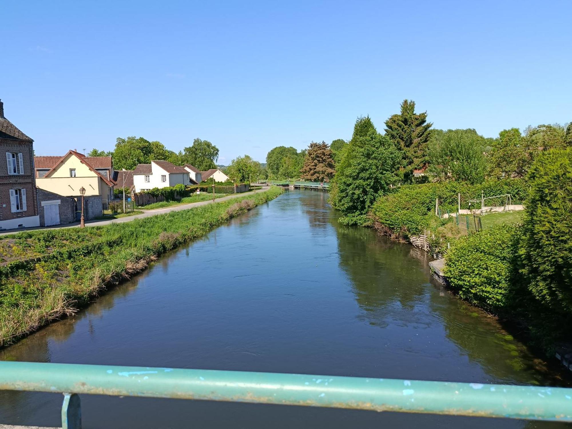 Aux 10 Ponts - Gite Aux Abords Du Fleuve La Somme - La Mer A 30 Min - La Nuit Pour 6 Voyageurs エクステリア 写真