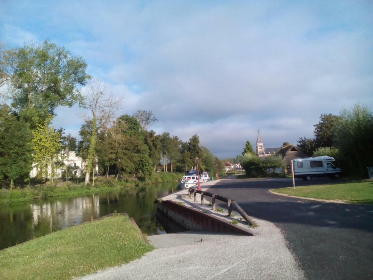 Aux 10 Ponts - Gite Aux Abords Du Fleuve La Somme - La Mer A 30 Min - La Nuit Pour 6 Voyageurs エクステリア 写真